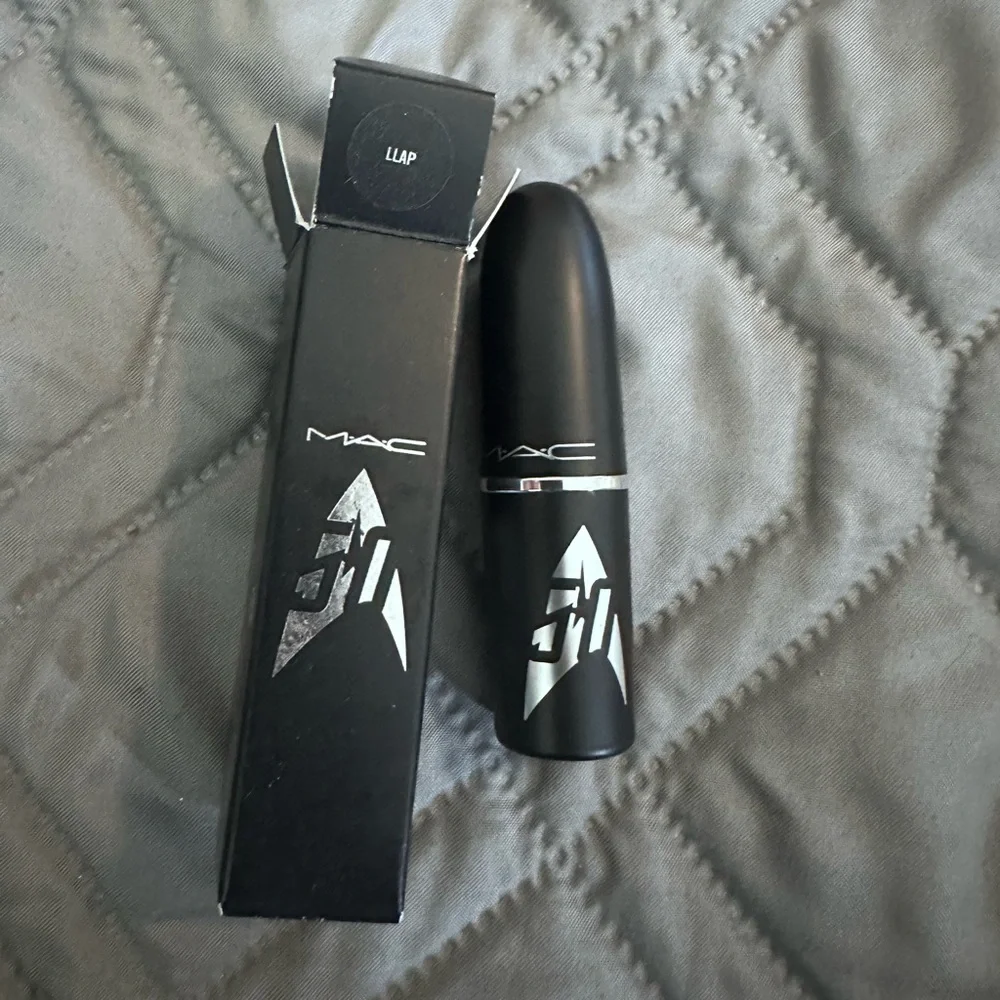 Mac LLAP Star Trek Lipstick New in Box​ - Picture 4 of 6